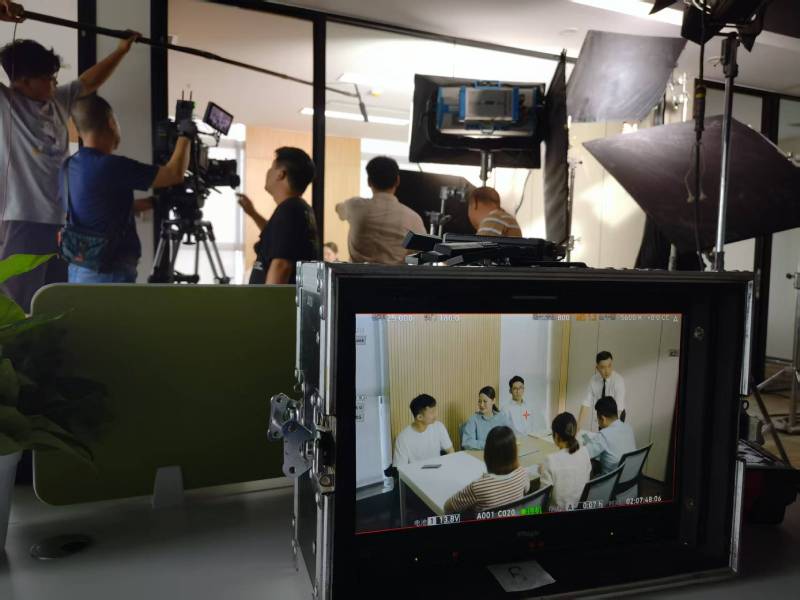 老河口市TVC拍摄公司：科技产品视觉化大师，诠释未来感与功能美学